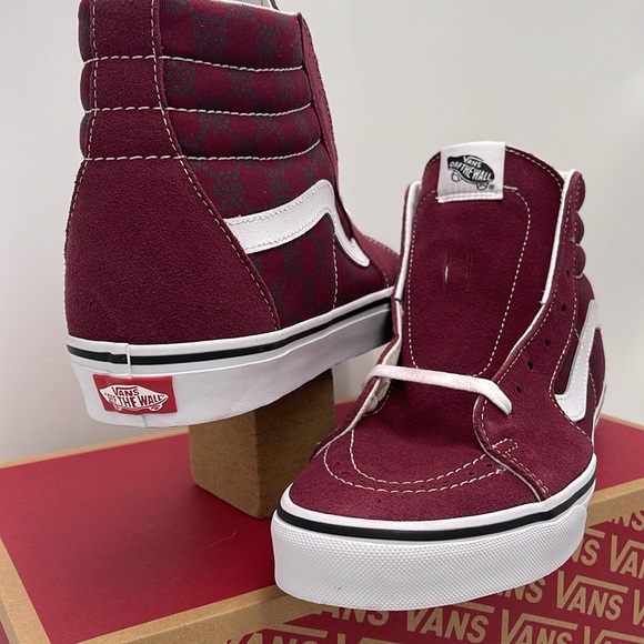 Vans Men’s Sk8-Hỉ
Monogram Port Royale
VN0005U94QU
Sneakers - Picture 9 of 16